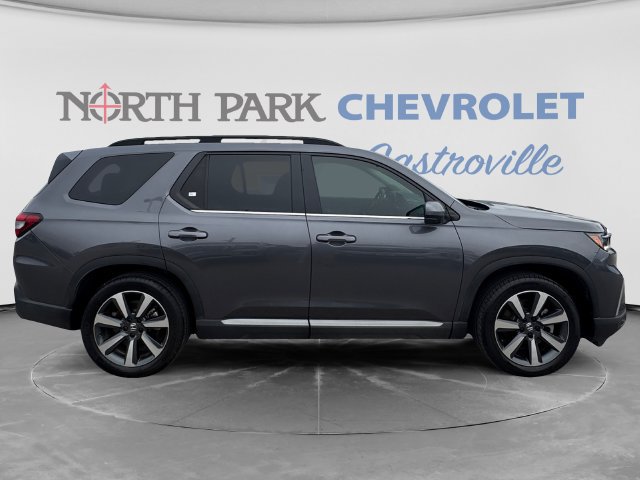 Used 2025 Honda Pilot Touring image 2