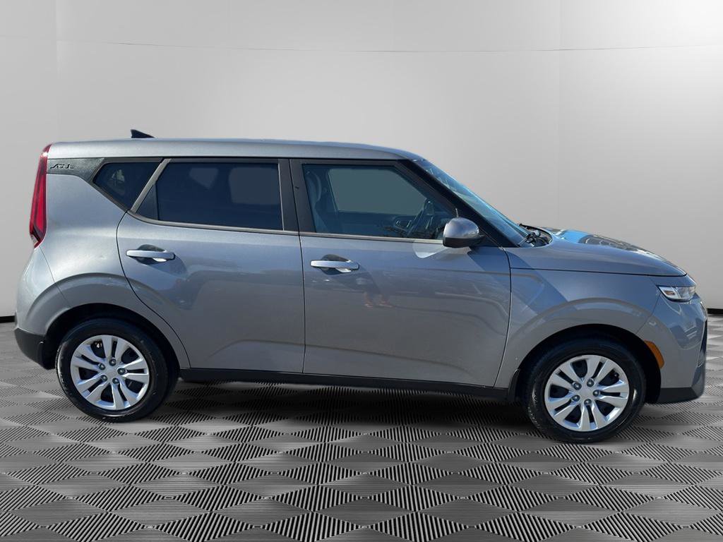 Used 2022 Kia Soul LX image 8