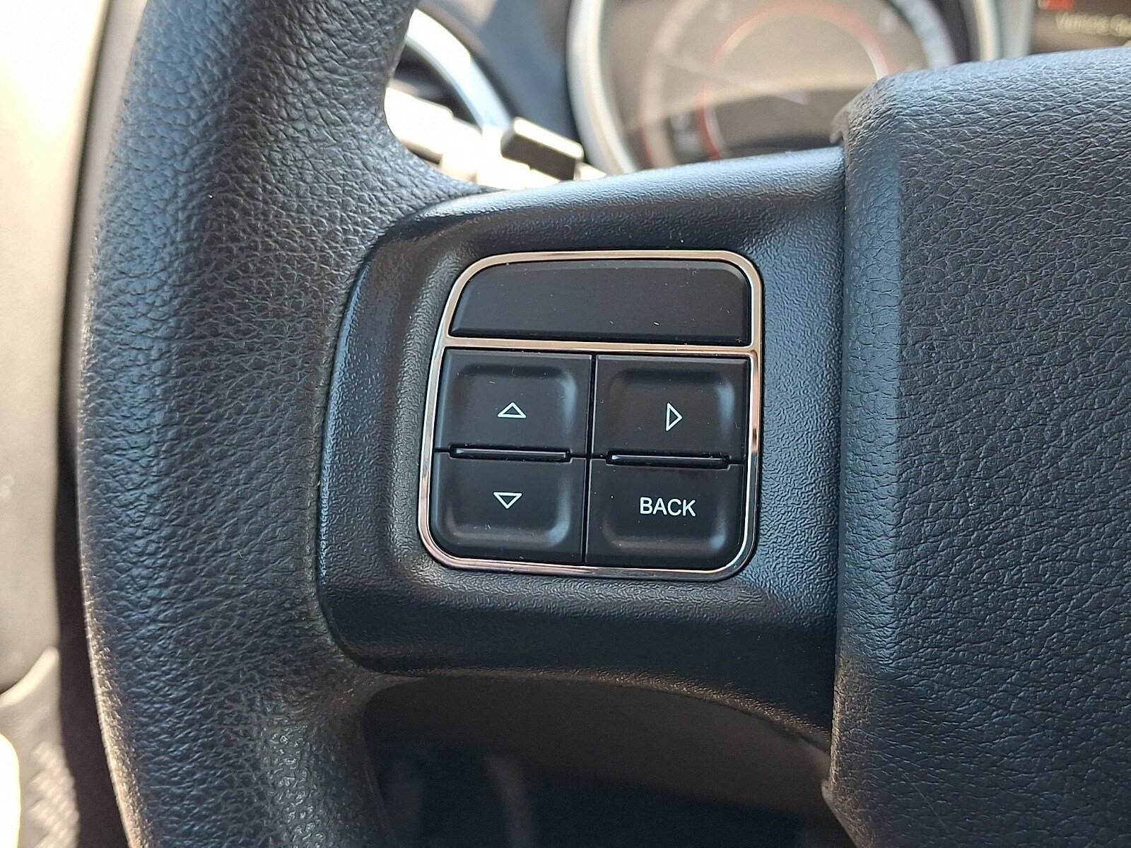 Used 2019 Dodge Journey SE FWD image 19