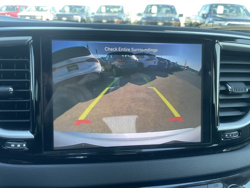 Used 2024 Chrysler Pacifica Touring-L image 19