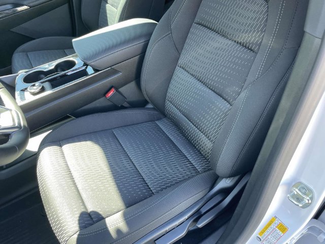 Used 2027 Chevrolet Equinox LT FWD image 12
