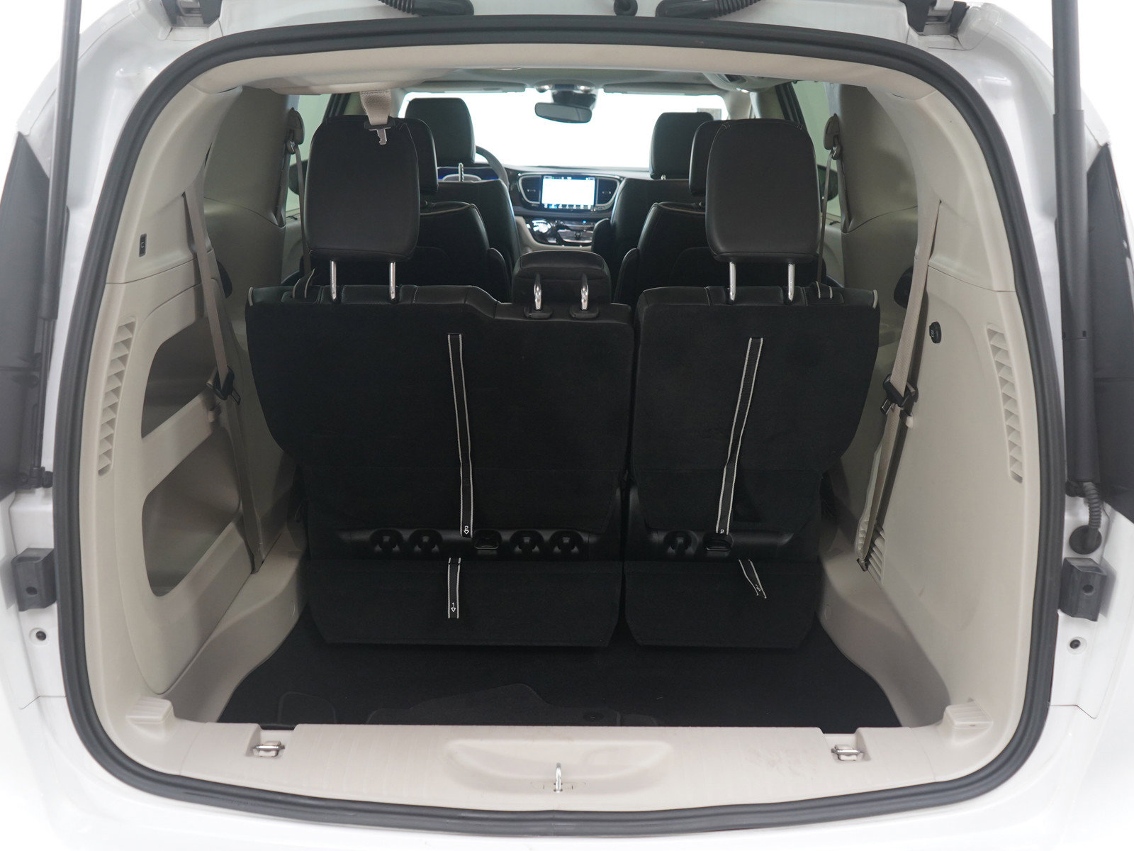 Used 2024 Chrysler Pacifica Limited image 19