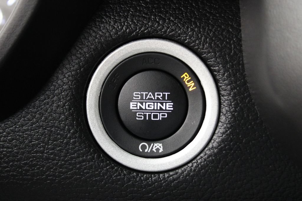 Used 2024 RAM 1500 Laramie AWD/4WD image 12