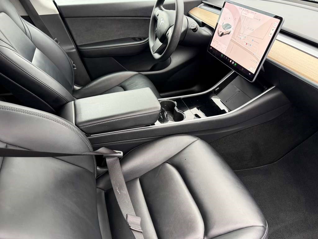 Used 2021 Tesla Model Y Long Range image 16