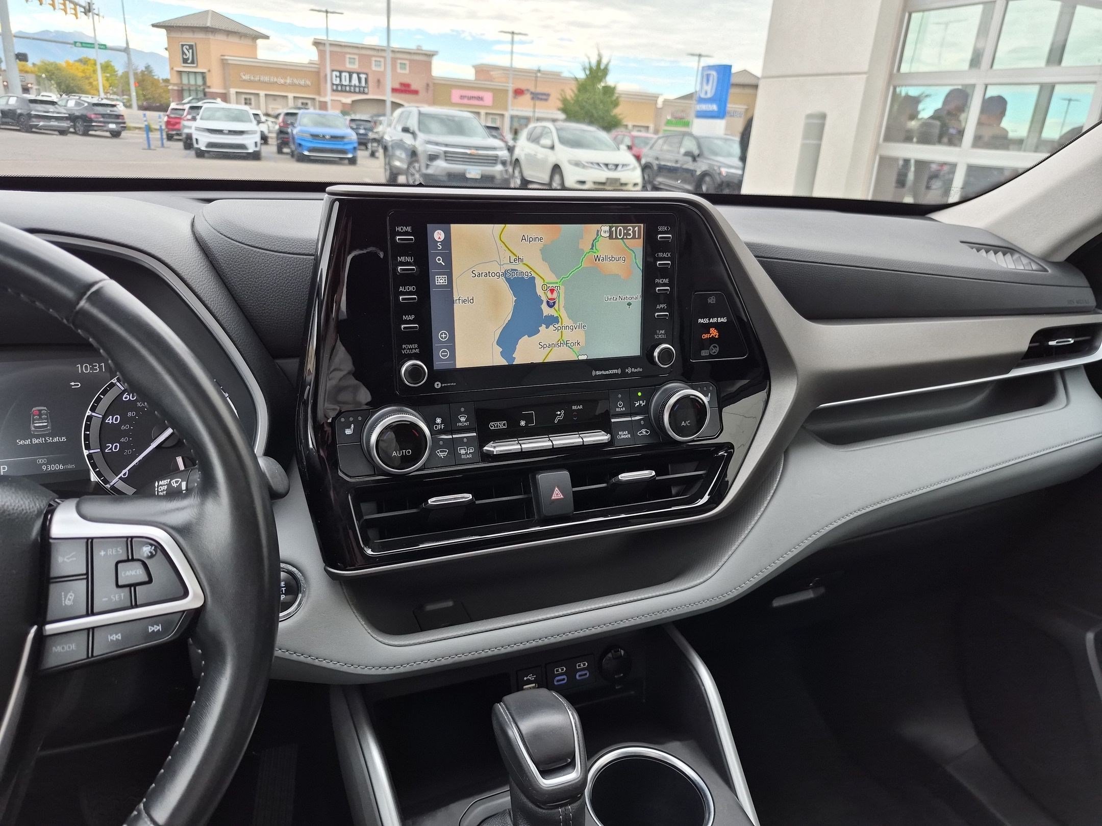 Used 2022 Toyota Highlander XLE AWD/4WD image 28