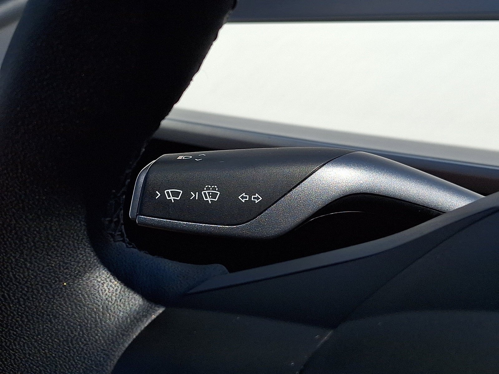 Used 2024 Tesla Model Y Long Range AWD/4WD image 26