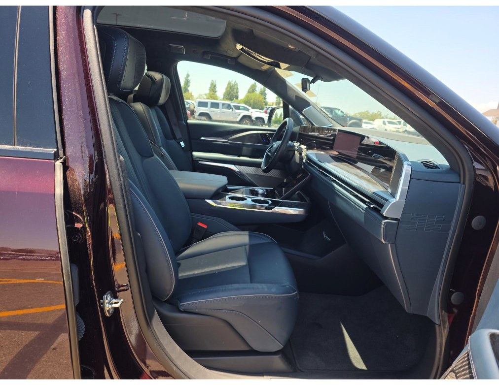 Used 2025 Cadillac Escalade IQ Sport 2 AWD/4WD image 6
