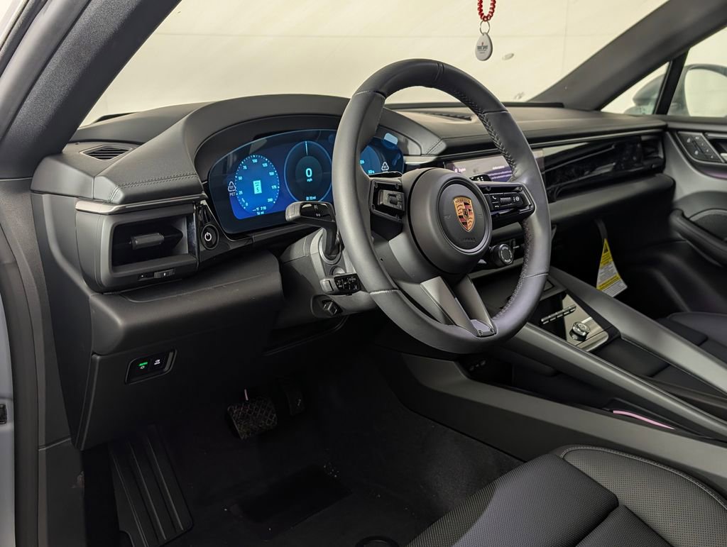 New 2026 Porsche Macan 4 Electric image 4