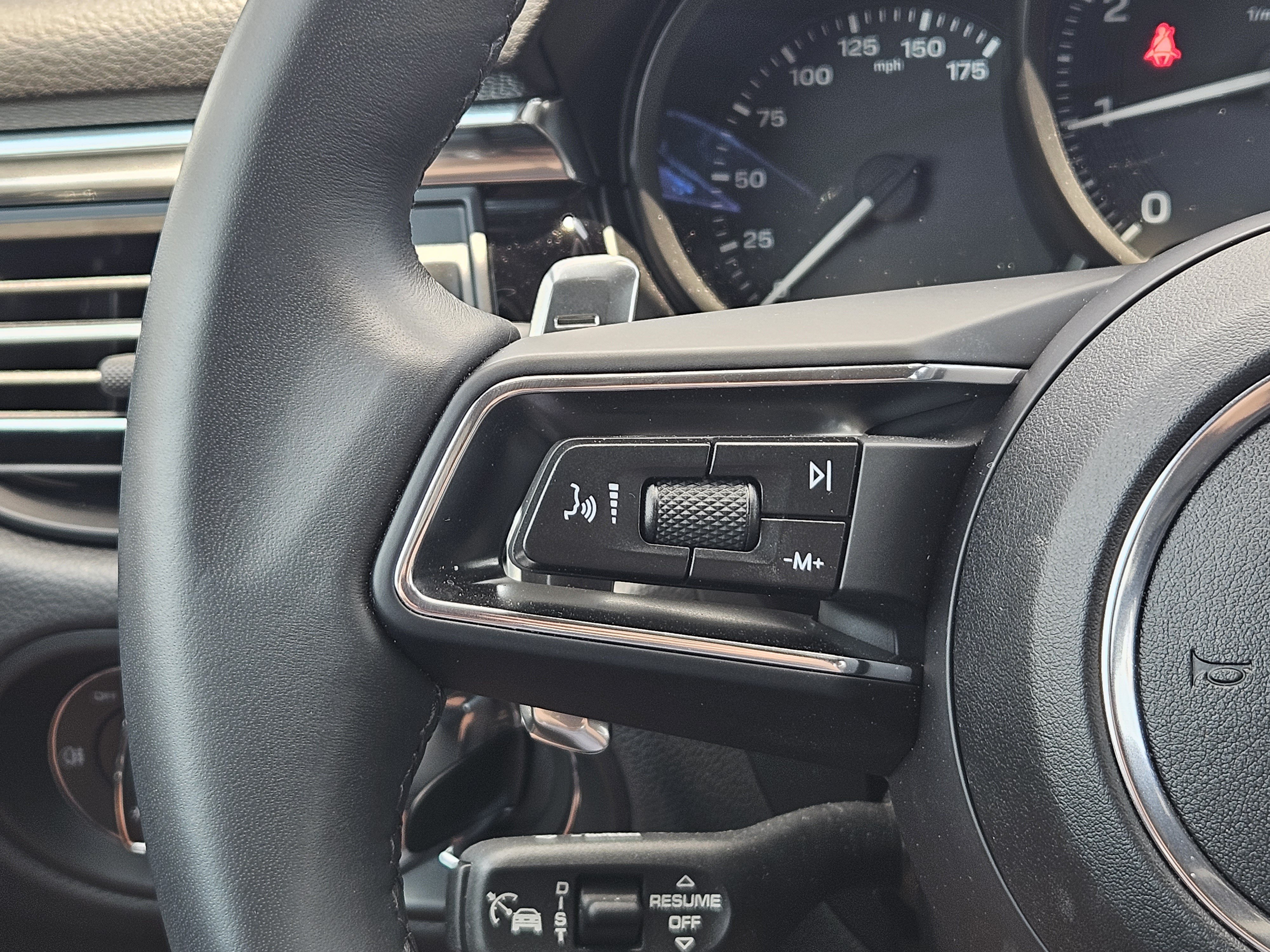 Certified 2026 Porsche Macan AWD/4WD image 26
