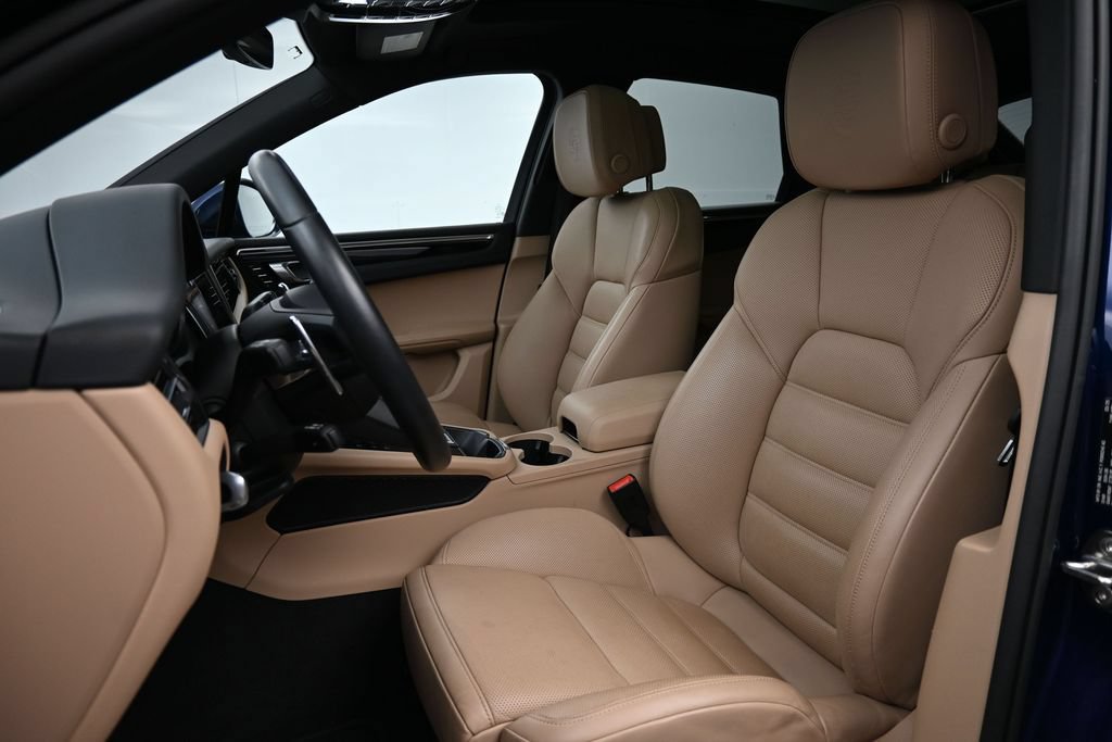 Certified 2025 Porsche Macan AWD/4WD image 5