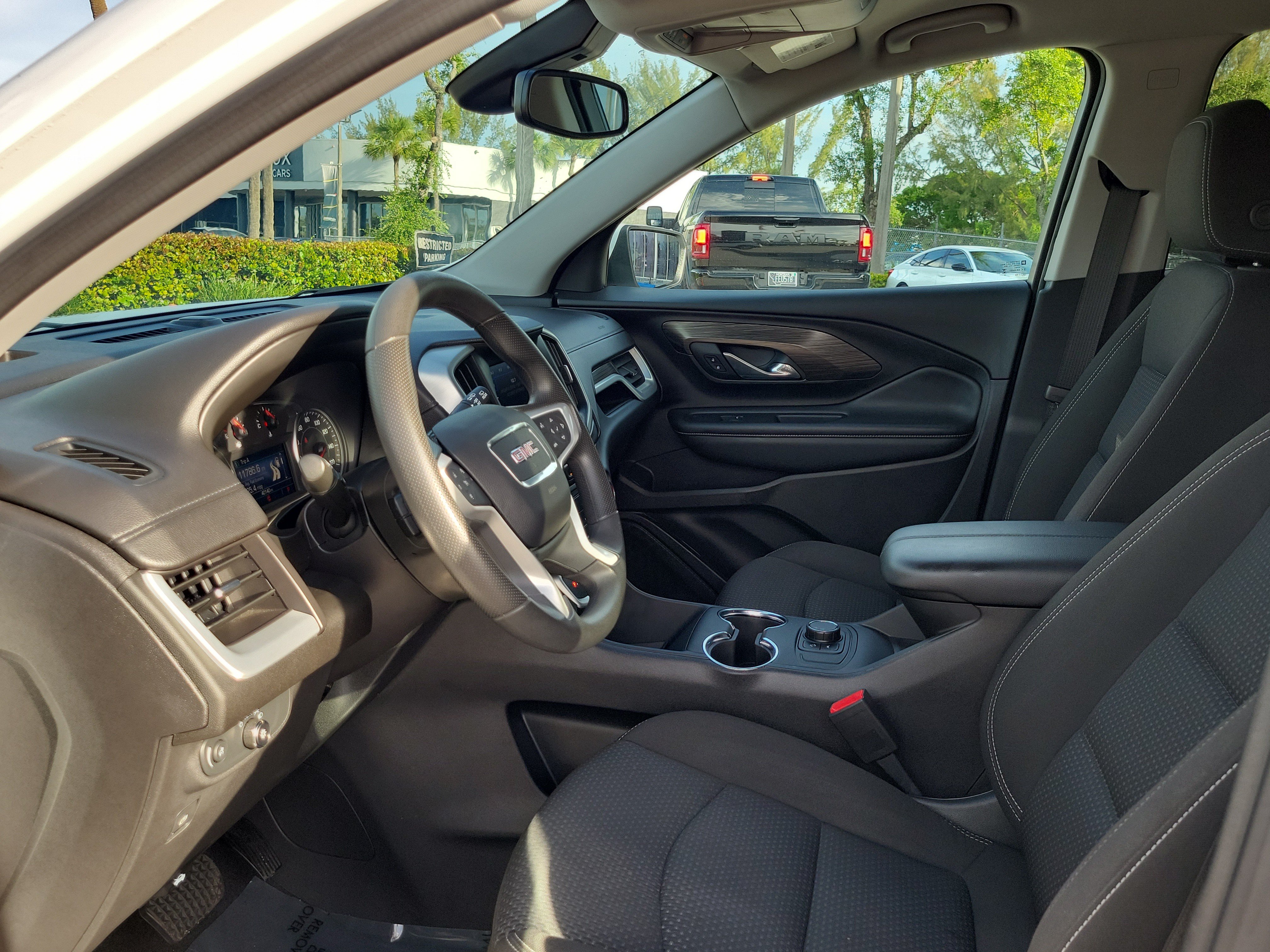 Used 2024 GMC Terrain SLE FWD image 11