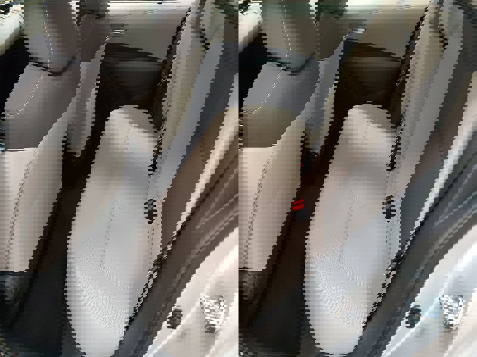 Used 2020 Toyota Corolla LE image 17