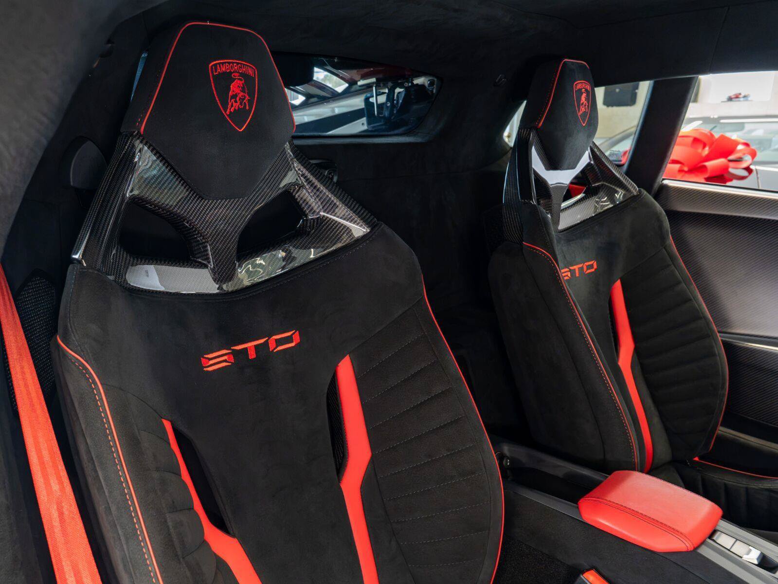 Used 2022 Lamborghini Huracan STO RWD image 89
