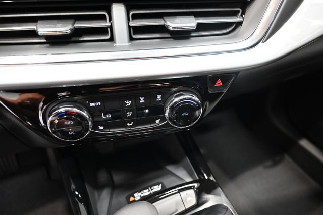 New 2026 Chevrolet Trax LT w/ Sunroof Package FWD image 17