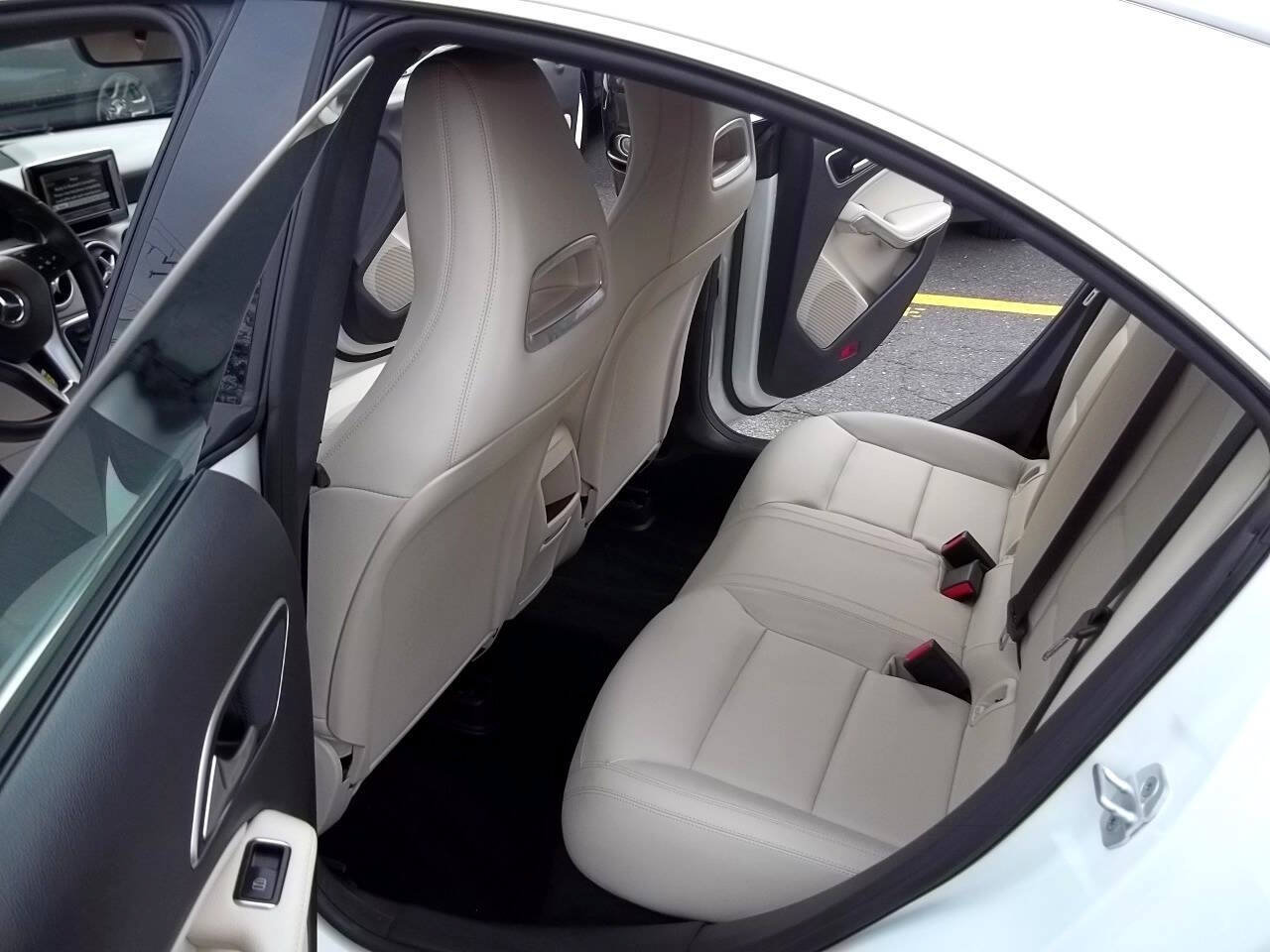 Used 2014 Mercedes-Benz CLA 250 4MATIC image 9