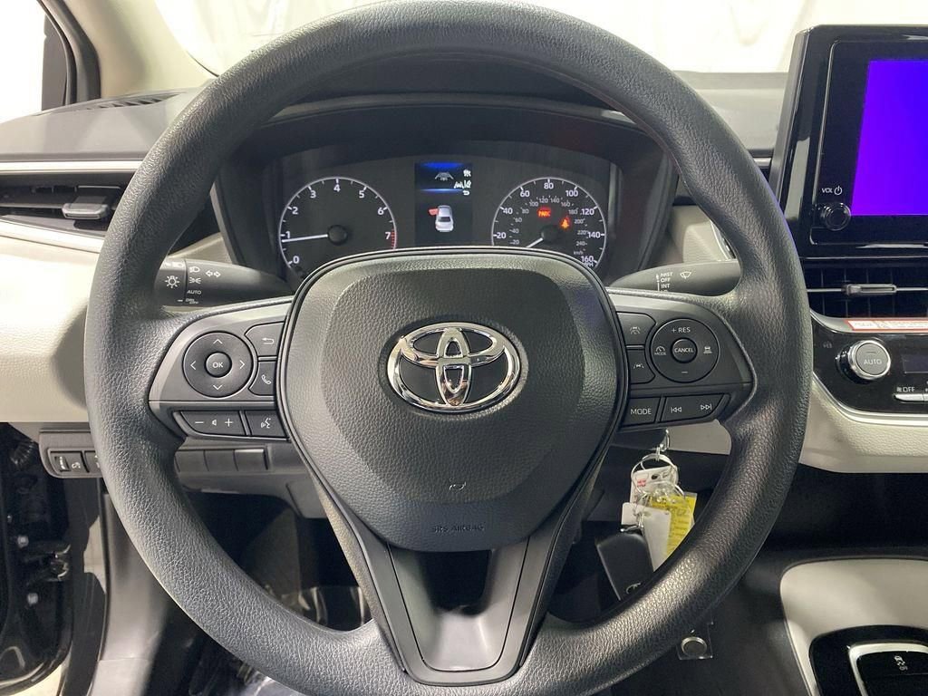 Used 2025 Toyota Corolla LE image 11