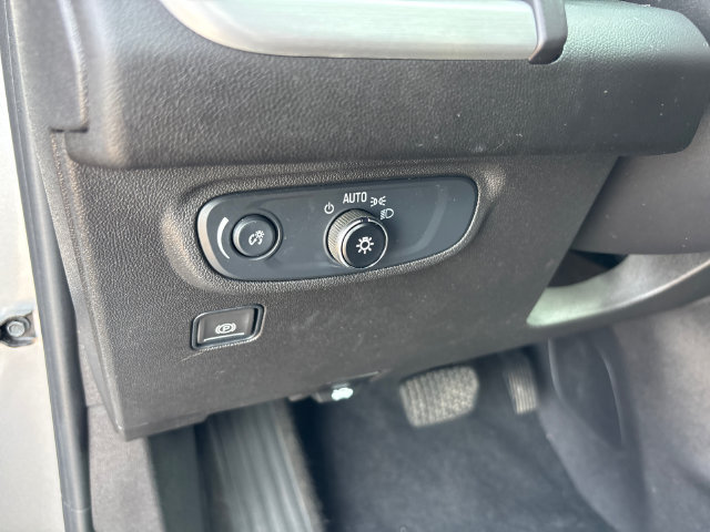 Used 2024 GMC Terrain SLE AWD/4WD image 16