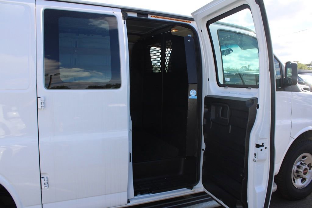 Used 2023 GMC Savana 2500 w/ Driver Convenience Package RWD image 16