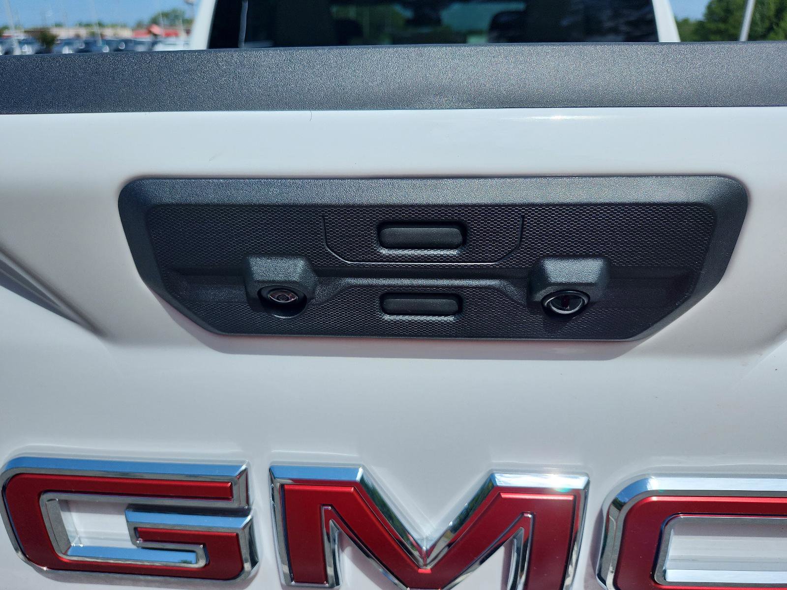 New 2026 GMC Sierra 1500 SLT image 9
