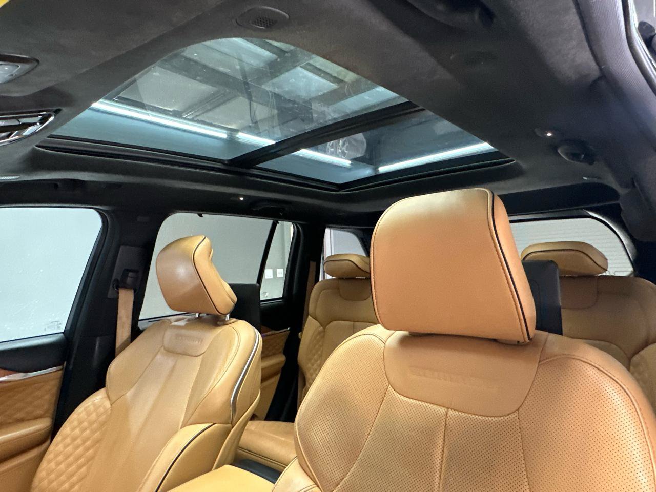 Used 2023 Jeep Grand Cherokee Summit AWD/4WD image 31