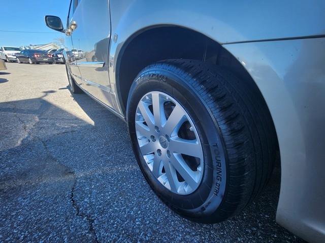 Used 2015 Chrysler Town & Country Touring FWD image 24