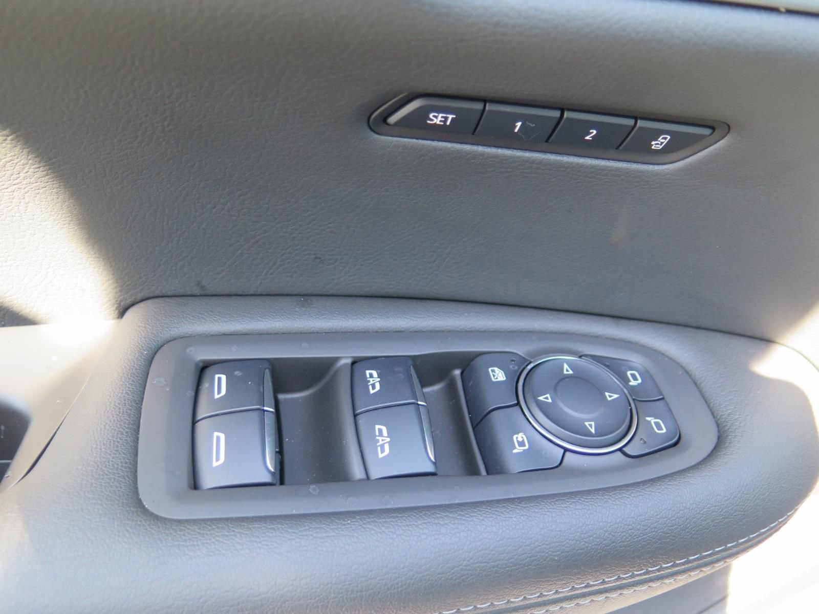 Used 2025 Cadillac XT6 Sport w/ Technology Package image 10