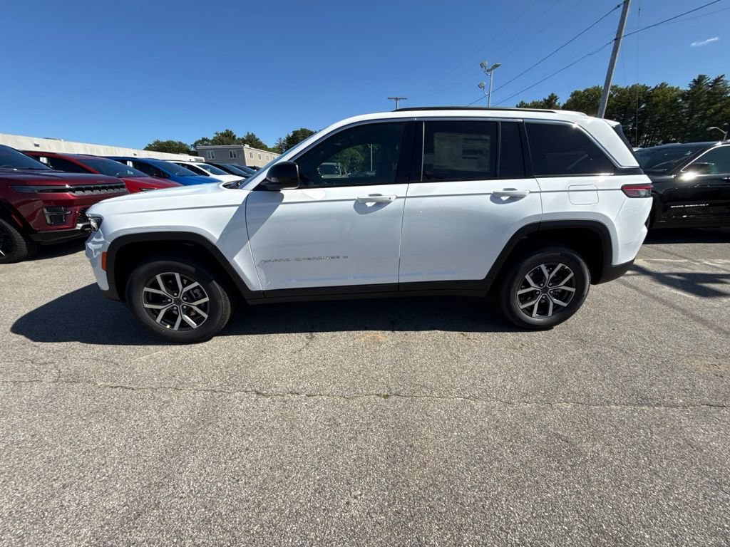 New 2027 Jeep Grand Cherokee Laredo X AWD/4WD image 2
