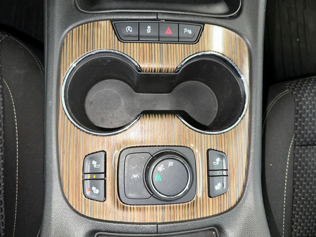 Certified 2022 GMC Acadia SLE w/ Driver Convenience Package image 16