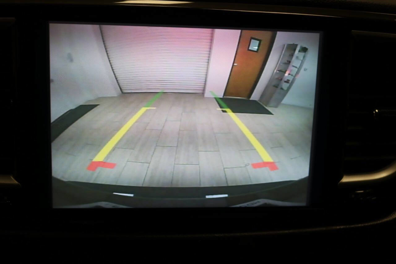 Used 2023 Chrysler Pacifica Touring-L image 29