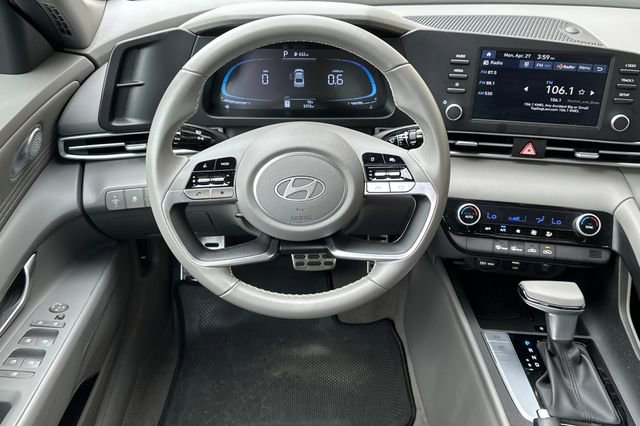 Used 2025 Hyundai Elantra Sport FWD image 19