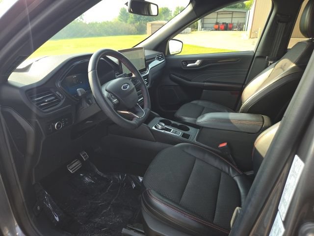Used 2023 Ford Escape ST-Line Elite w/ Class II Trailer Tow Package AWD/4WD image 15