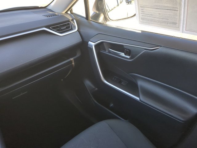Certified 2025 Toyota RAV4 XLE FWD image 18