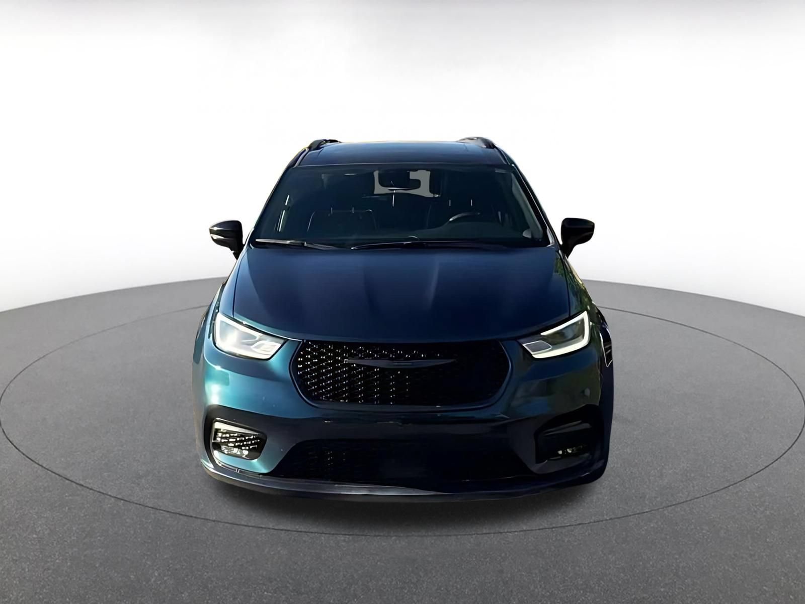 Used 2025 Chrysler Pacifica Limited FWD image 4