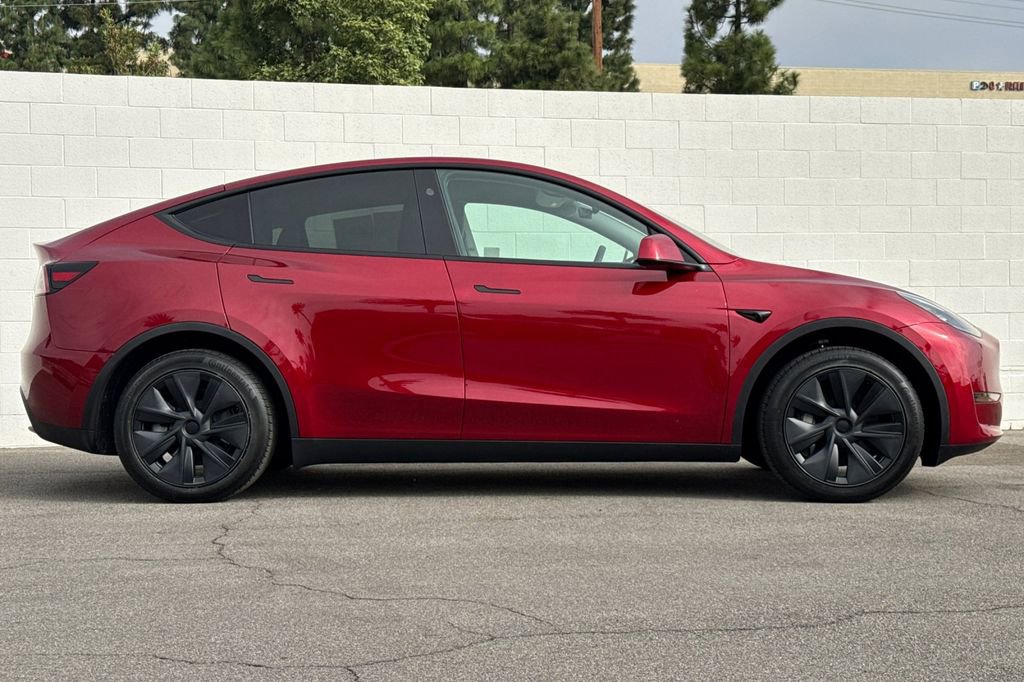 Used 2024 Tesla Model Y 2WD image 6