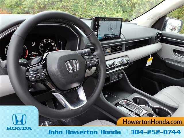 New 2025 Honda Pilot Touring image 7