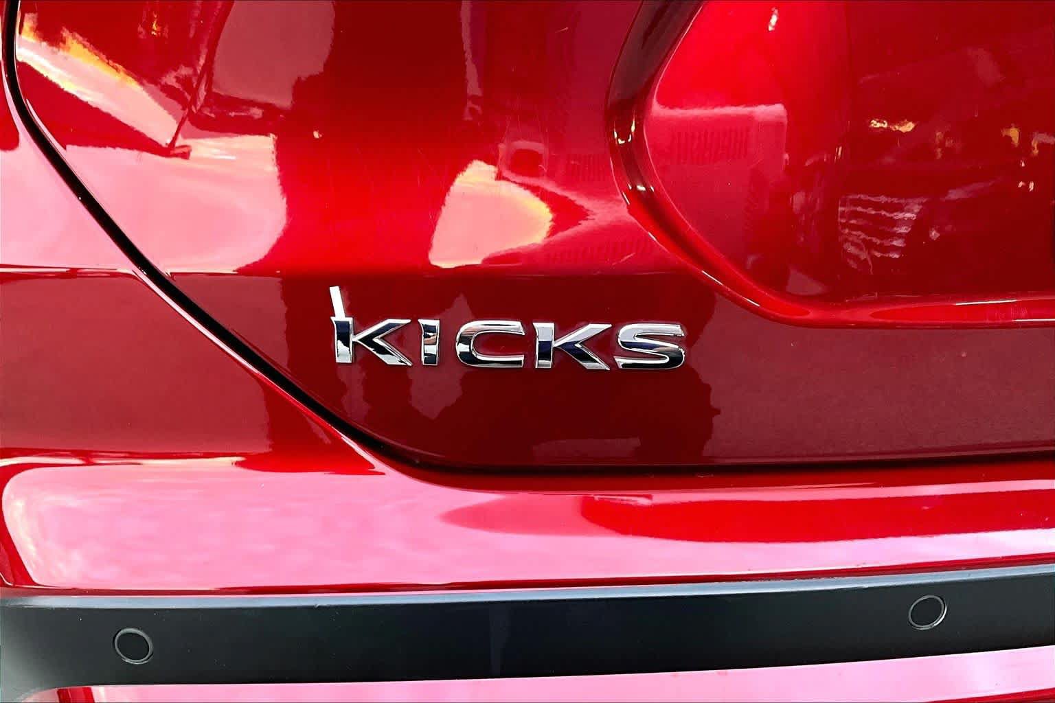 Certified 2021 Nissan Kicks SR w/ SR Premium Package FWD image 10