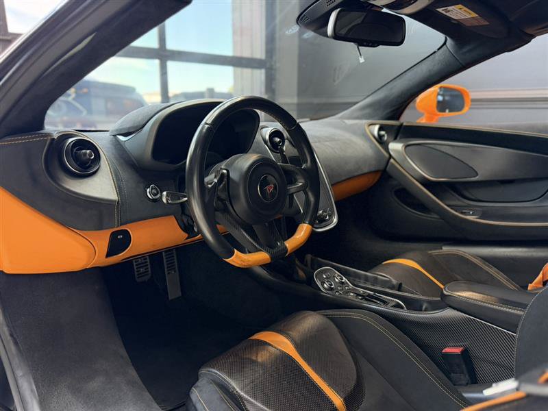 Used 2018 McLaren 570S Spider RWD image 44