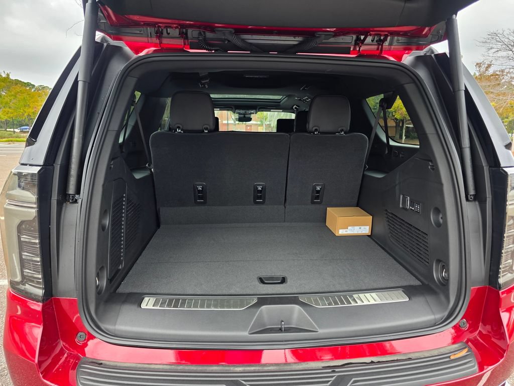 New 2025 Chevrolet Suburban Premier RWD image 28