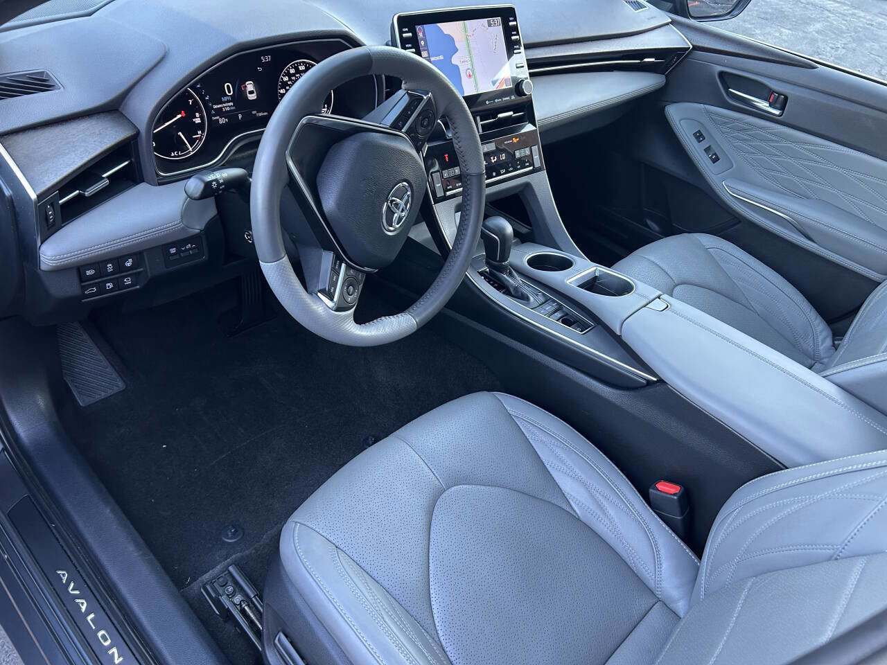 Used 2020 Toyota Avalon Limited image 33