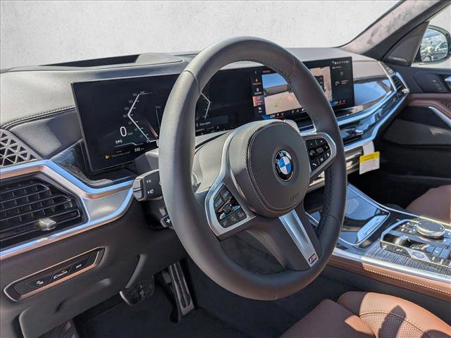 Used 2026 BMW X7 xDrive40i w/ M Sport Package AWD/4WD image 3