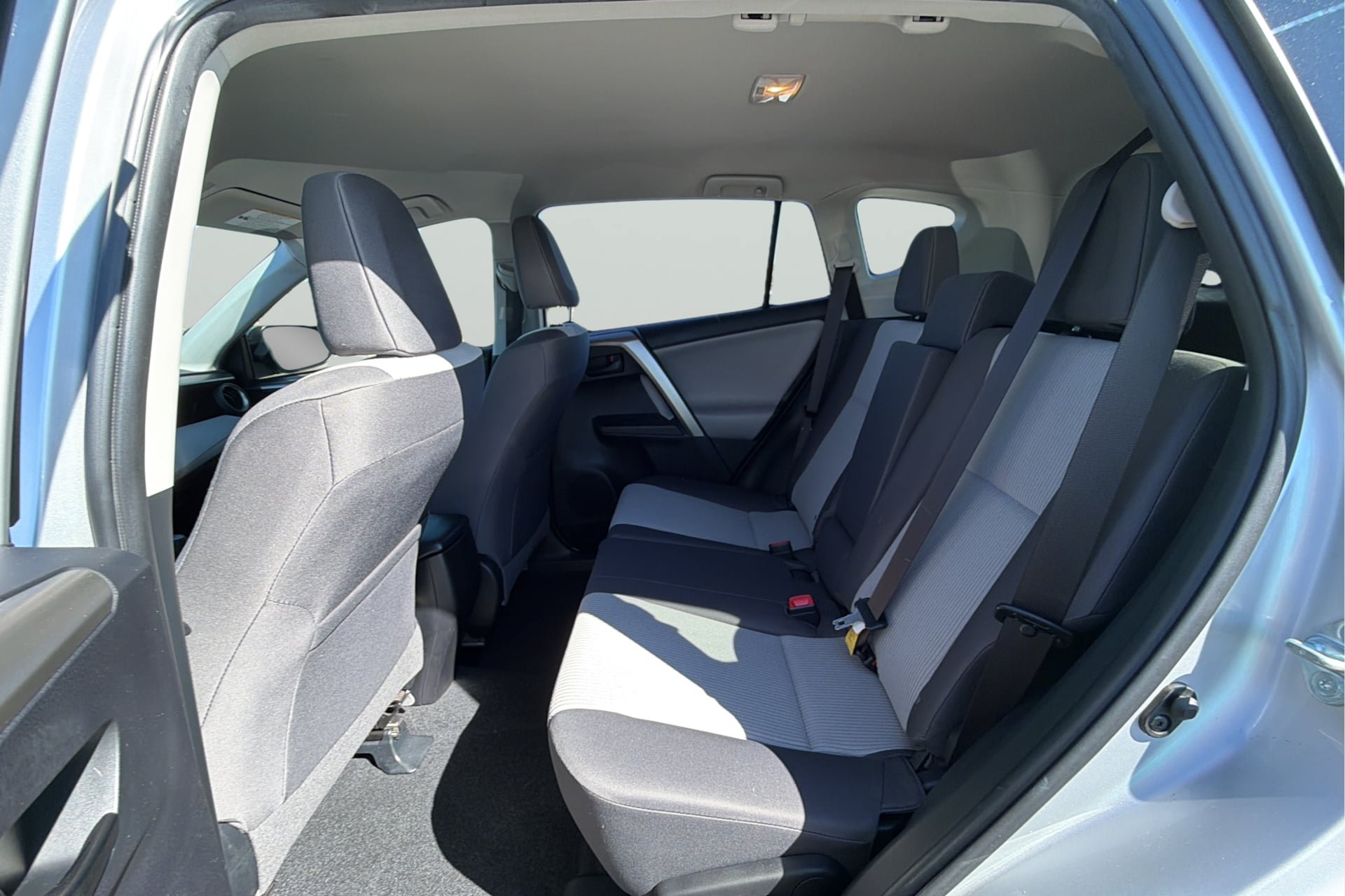 Used 2014 Toyota RAV4 LE FWD image 33