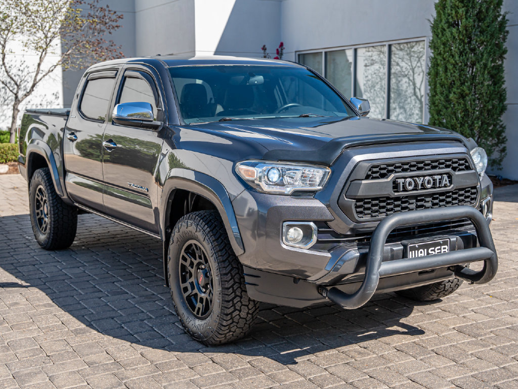Used 2016 Toyota Tacoma Limited w/ Towing Package AWD/4WD image 12