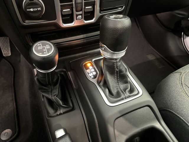 Used 2025 Jeep Wrangler Unlimited Sahara w/ Safety Group AWD/4WD image 23