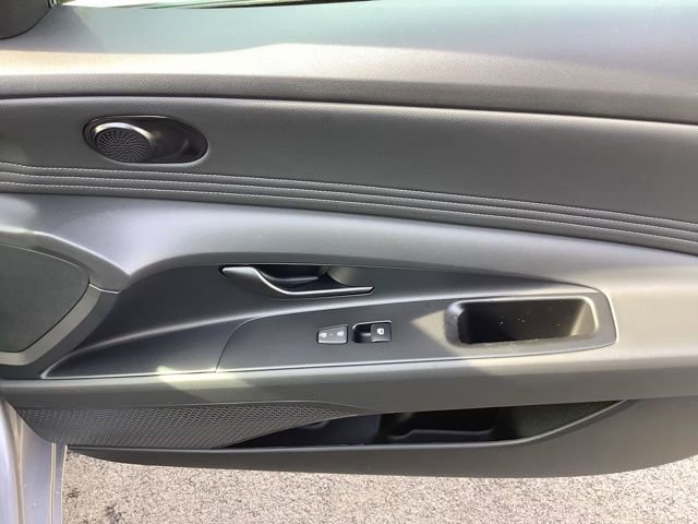 Used 2025 Hyundai Elantra SEL w/ Cargo Package FWD image 21