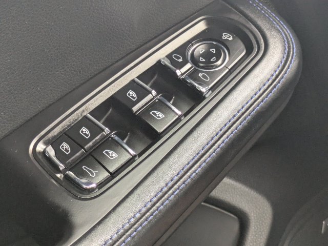 Used 2023 Porsche Macan AWD/4WD image 24