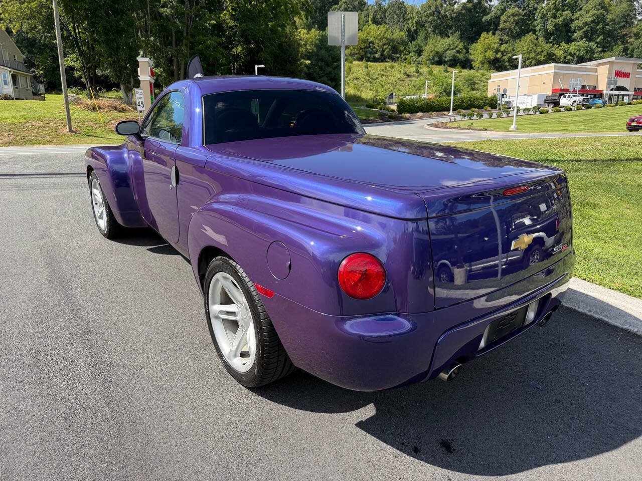 Used 2004 Chevrolet SSR w/ Preferred Equipment Group RWD image 3