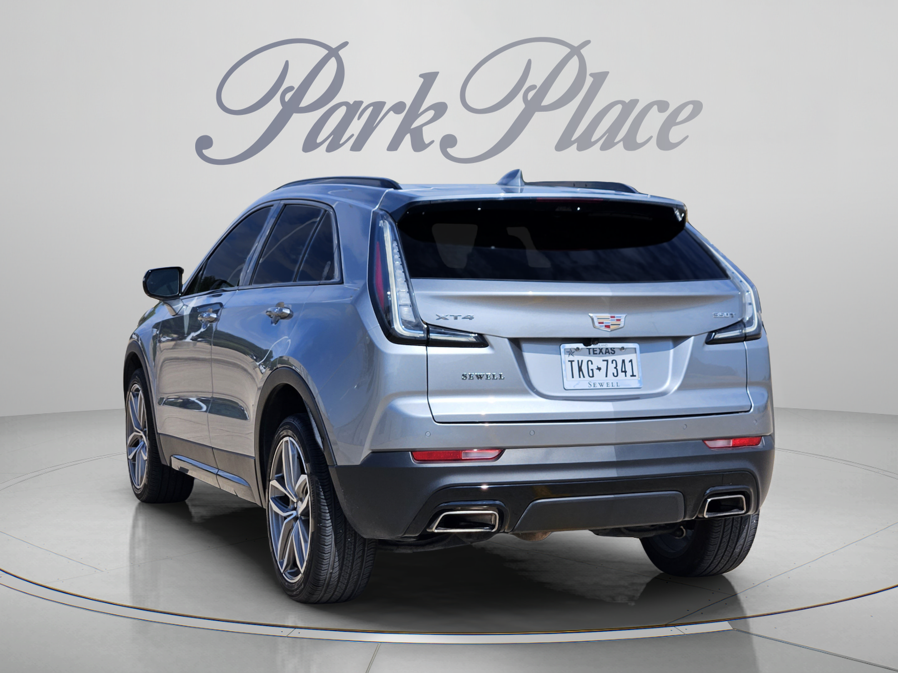 Used 2023 Cadillac XT4 Sport FWD image 3