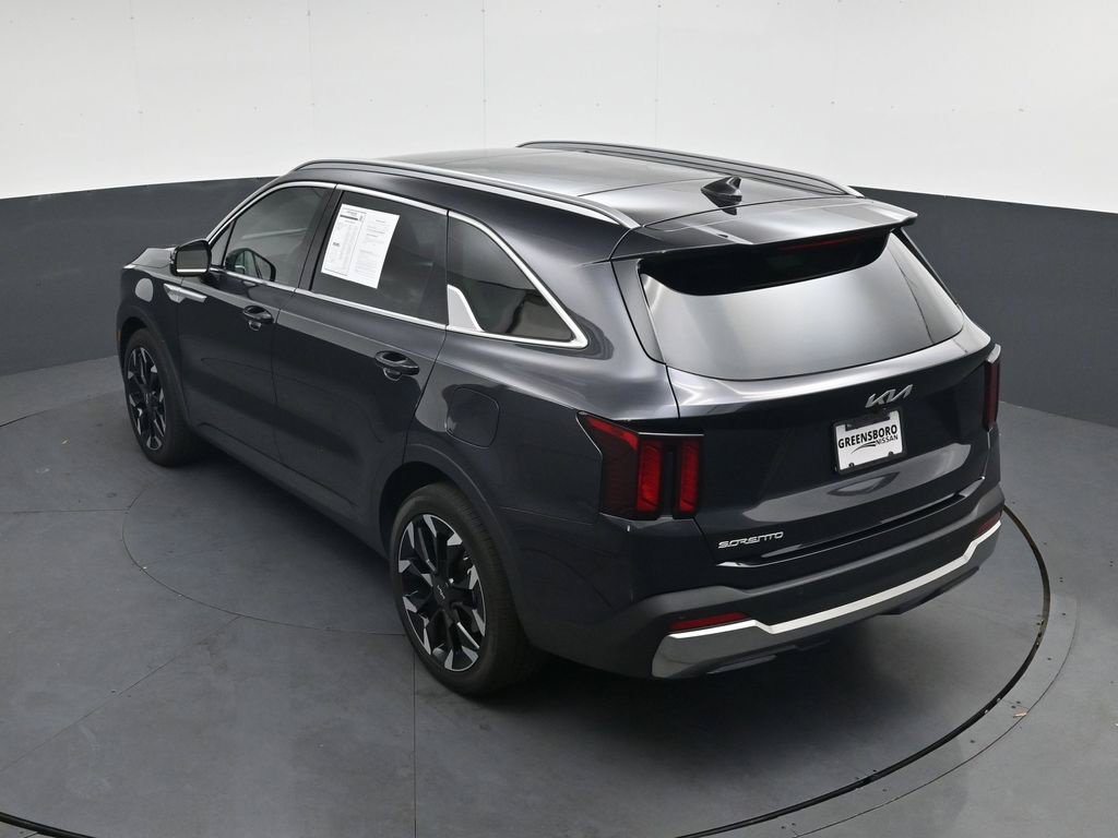 Used 2025 Kia Sorento EX w/ Panoramic Sunroof Package FWD image 29