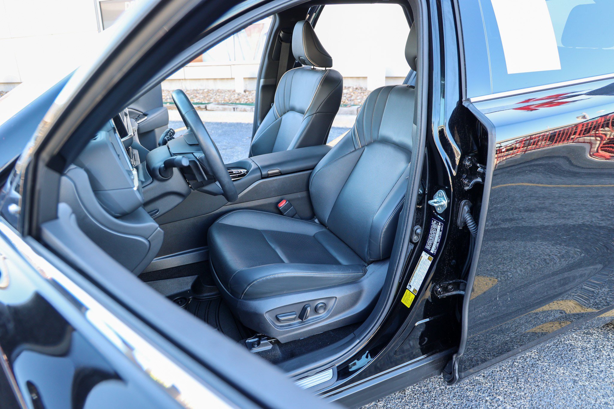 Certified 2025 Toyota Crown Signia AWD/4WD image 34