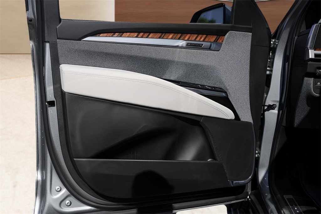 Certified 2025 Cadillac Escalade Sport Platinum w/ LPO, Floor Liner Package image 22